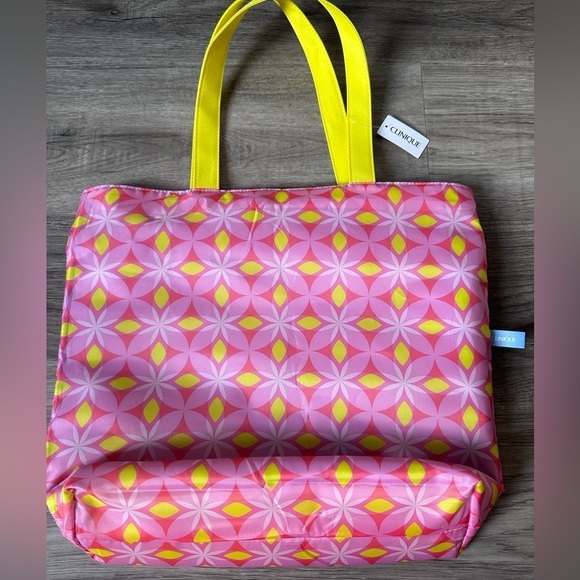 NEW Clinique beach bag - Picture 1 of 2